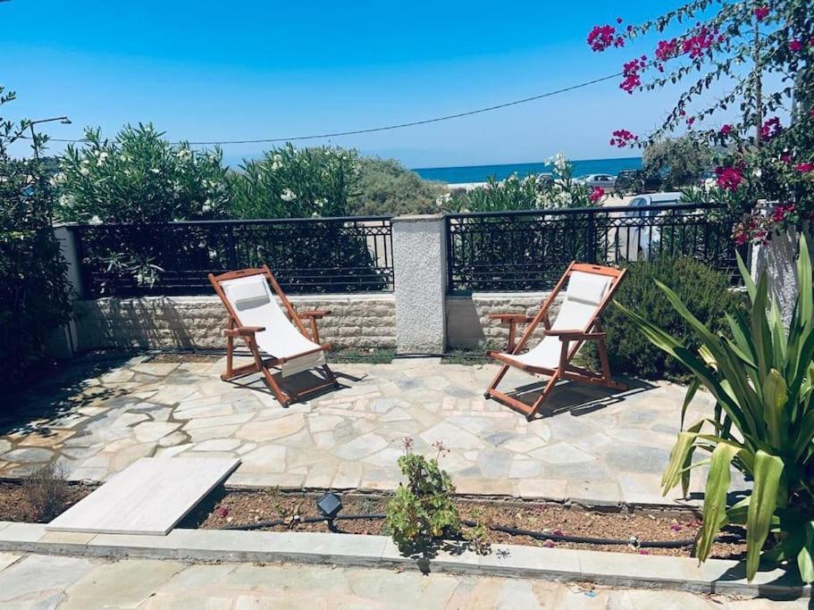 Familienfreundliches Fischerhaus Am Strand Porto Heli Exteriör bild