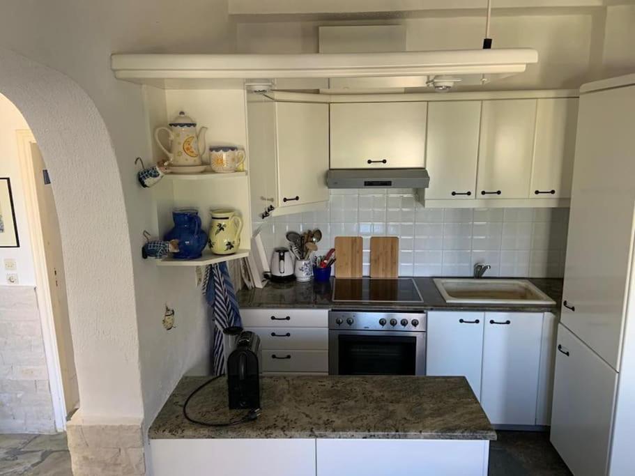 Familienfreundliches Fischerhaus Am Strand Porto Heli Exteriör bild