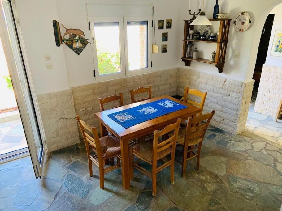 Familienfreundliches Fischerhaus Am Strand Porto Heli Exteriör bild