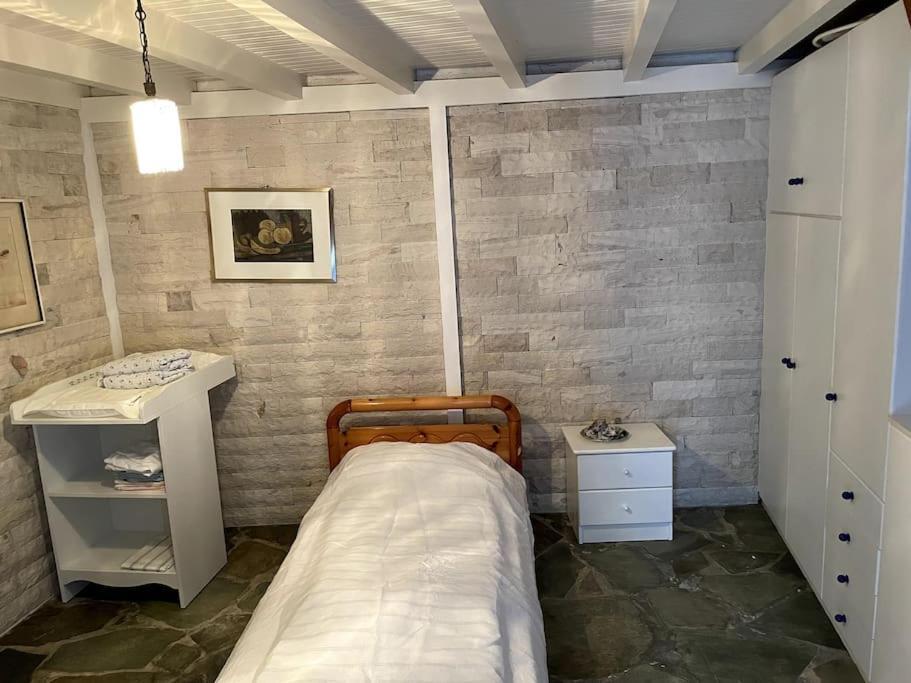 Familienfreundliches Fischerhaus Am Strand Porto Heli Exteriör bild