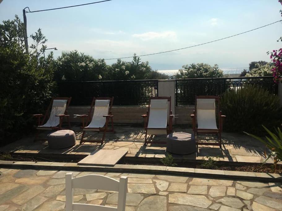 Familienfreundliches Fischerhaus Am Strand Porto Heli Exteriör bild