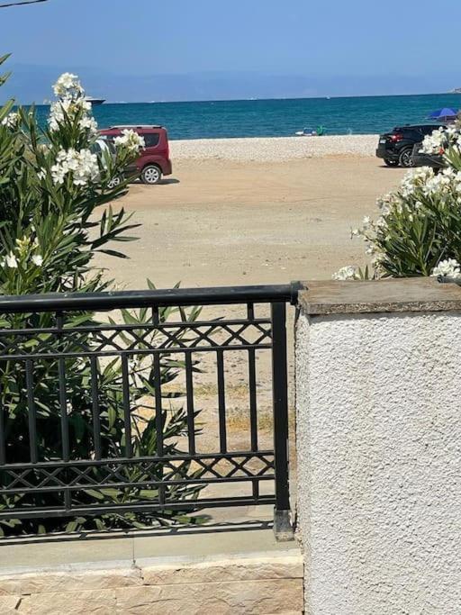 Familienfreundliches Fischerhaus Am Strand Porto Heli Exteriör bild