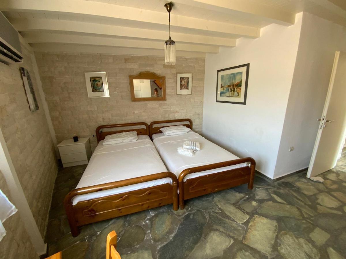 Familienfreundliches Fischerhaus Am Strand Porto Heli Exteriör bild